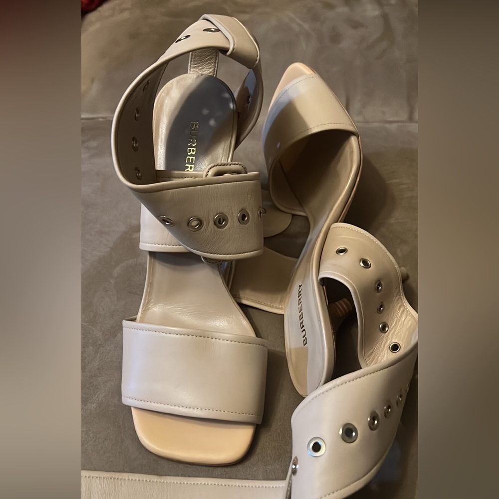 Women's Burberry Belted Sandals Tan Size 39